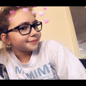 Meet your Posher, Emilee